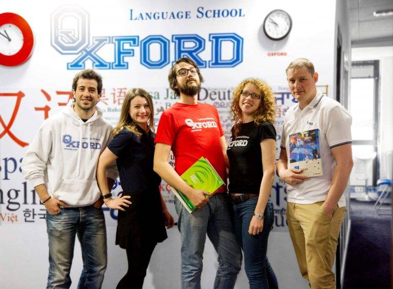 FOTO PROFESORES OXFORD 4X3 scaled FOTO PROFESORES OXFORD 4X3 scaled
